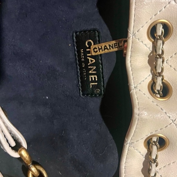 DRAWSTRING OFF-WHITE CHANEL BAG - 2020 Collection - Picture 4 of 7